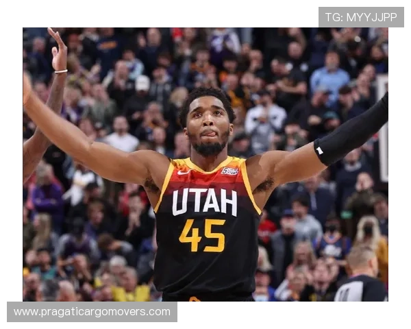 [NBA]米切尔晃飞对手 侧翼三分压哨命中.